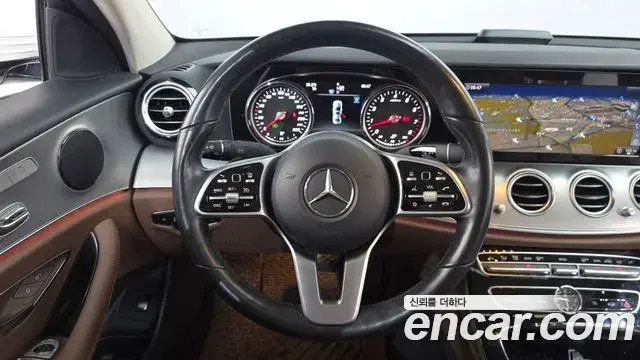 Mercedes-Benz E-Class 2018 — Фото 12/20