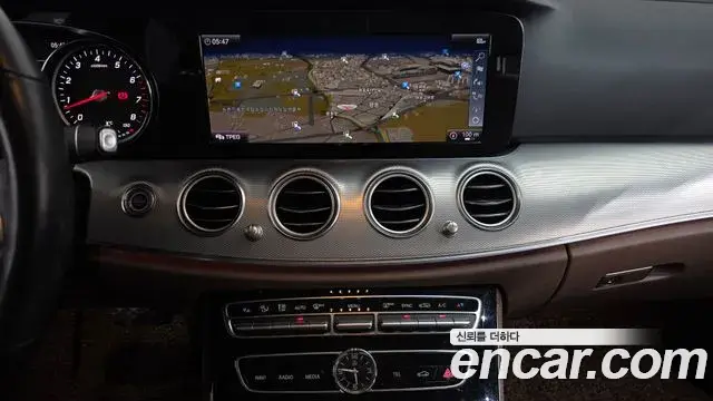 Mercedes-Benz E-Class 2018 — Фото 13/20