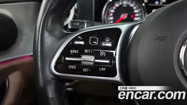Mercedes-Benz E-Class 2018 — Фото 17/20