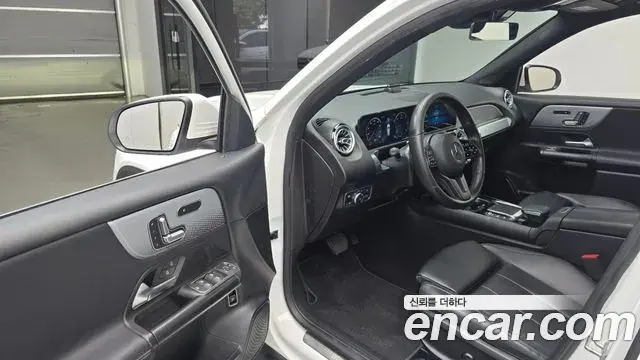 Mercedes-Benz GLB-Class 2021 — Фото 10/20