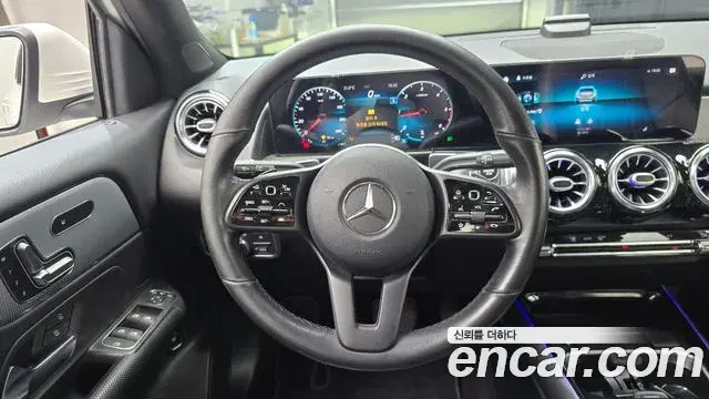 Mercedes-Benz GLB-Class 2021 — Фото 13/20