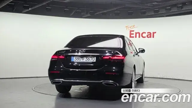 Mercedes-Benz E-Class 2021 — Фото 4/20