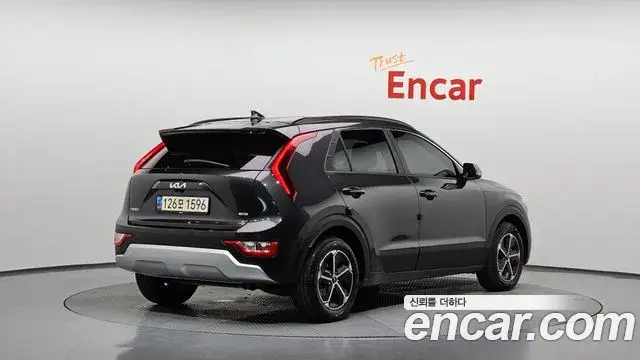 Kia Niro 2022 — Фото 2/20