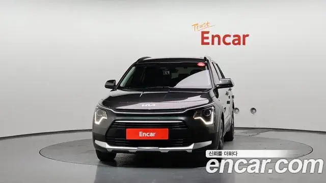 Kia Niro 2022 — Фото 3/20