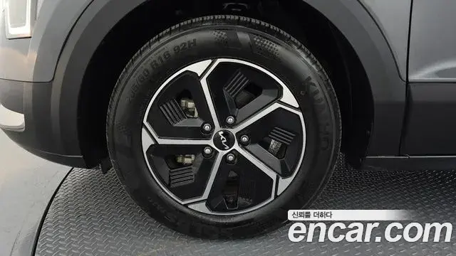 Kia Niro 2022 — Фото 5/20