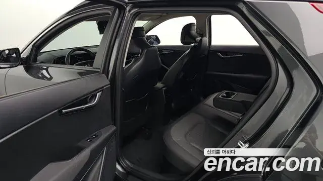 Kia Niro 2022 — Фото 12/20