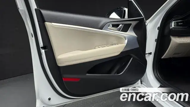 Genesis G70 2023 — Photo 10/32
