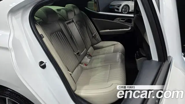 Genesis G70 2023 — Photo 26/32