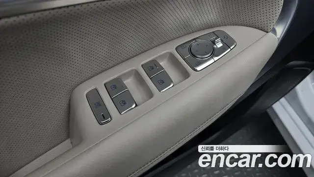 Genesis G70 2023 — Photo 16/32