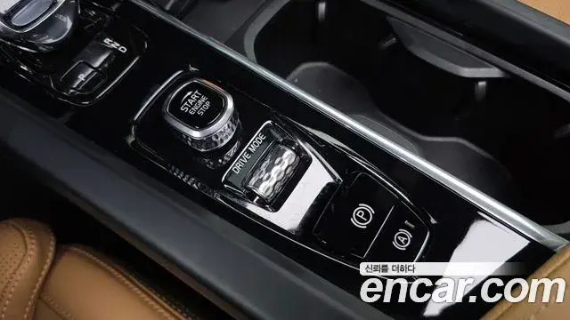 Volvo XC60 2021 — Фото 15/20
