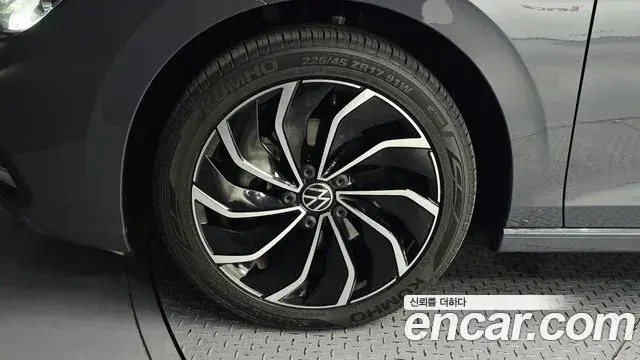 Volkswagen Golf 2024 — Photo 11/20