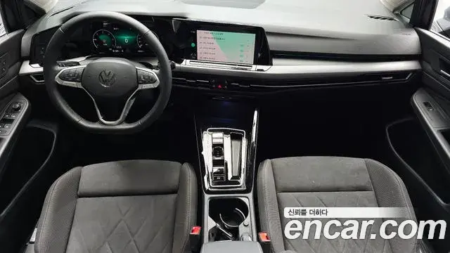 Volkswagen Golf 2024 — Photo 13/20
