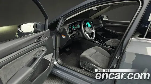 Volkswagen Golf 2024 — Photo 12/20