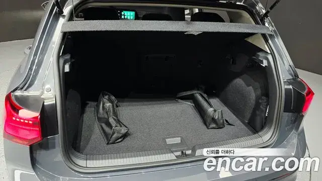 Volkswagen Golf 2024 — Photo 10/20