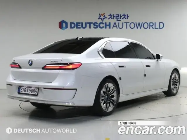 BMW 7 Series 2023 — Фото 1/20