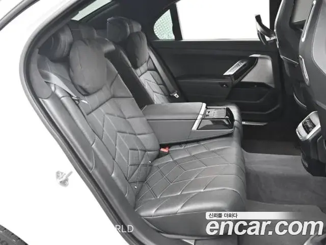 BMW 7 Series 2023 — Фото 12/20