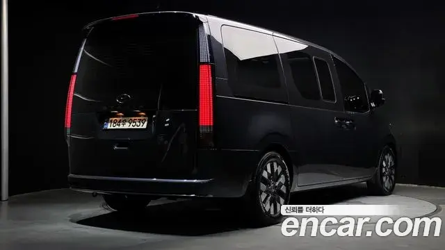 Hyundai Staria 2021 — Фото 2/20