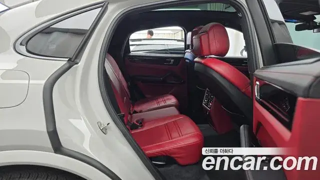 Porsche Cayenne 2021 — Фото 11/20