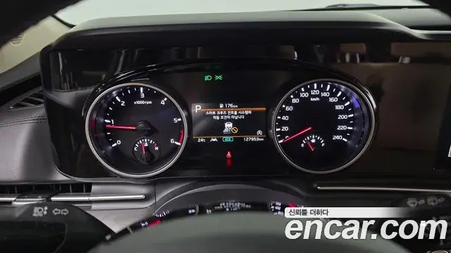 Kia Carnival 2022 — Фото 8/20