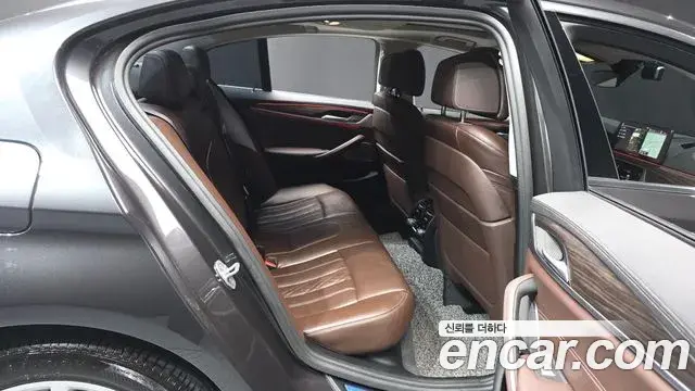 BMW 5 Series 2020 — Şəkil 12/20