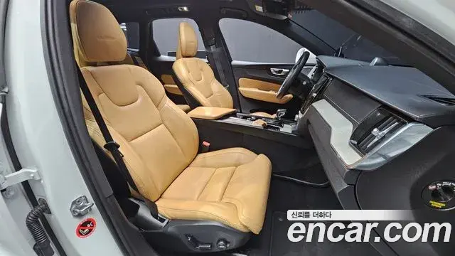 Volvo XC60 2019 — Фото 11/20