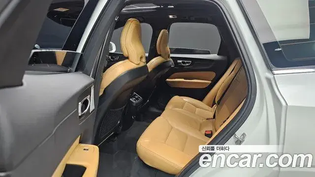 Volvo XC60 2019 — Фото 13/20