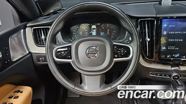 Volvo XC60 2019 — Фото 14/20