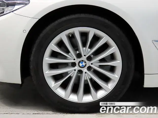 BMW 5 Series 2018 — Фото 4/20
