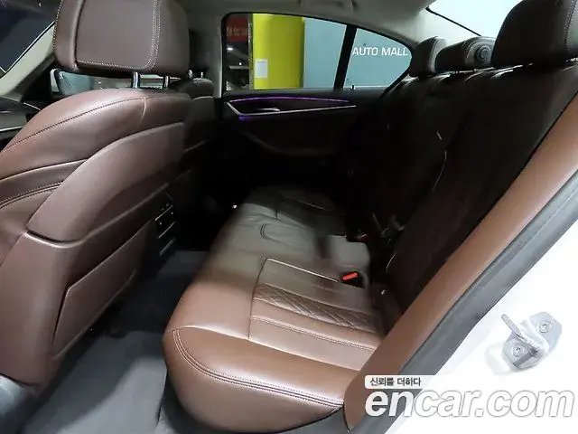 BMW 5 Series 2018 — Фото 10/20