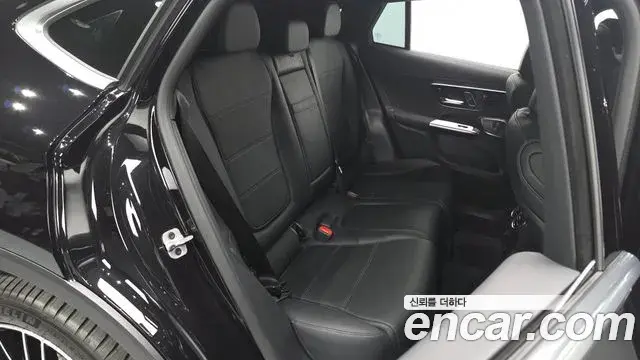 Mercedes-Benz GLC-Class 2025 — Photo 13/37