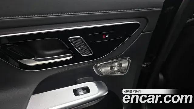 Mercedes-Benz GLC-Class 2025 — Photo 4/37