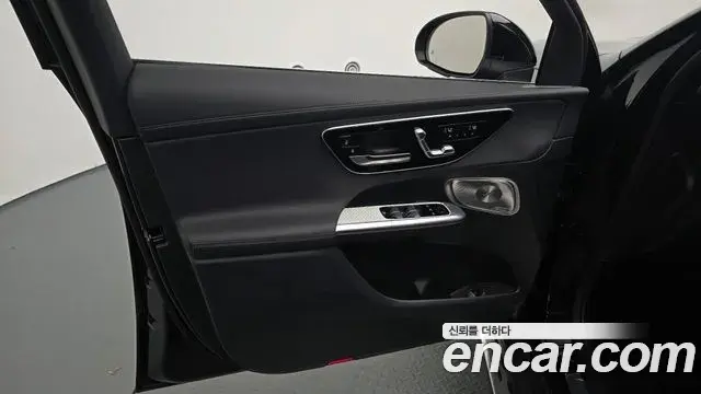 Mercedes-Benz GLC-Class 2025 — Photo 21/37