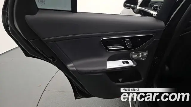 Mercedes-Benz GLC-Class 2025 — Photo 22/37