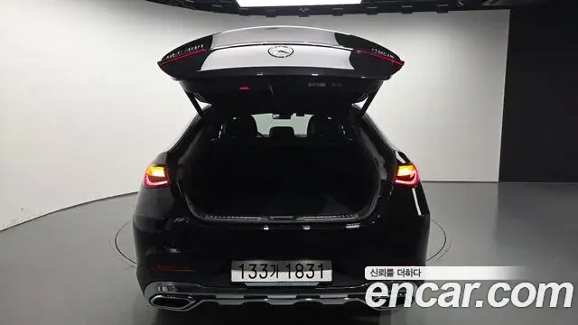 Mercedes-Benz GLC-Class 2025 — Photo 10/37