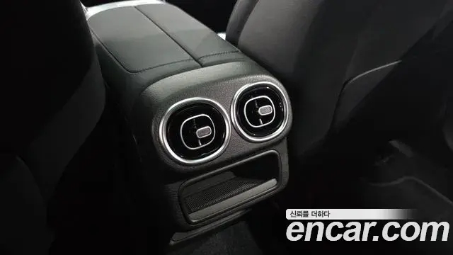 Mercedes-Benz GLC-Class 2025 — Photo 33/37