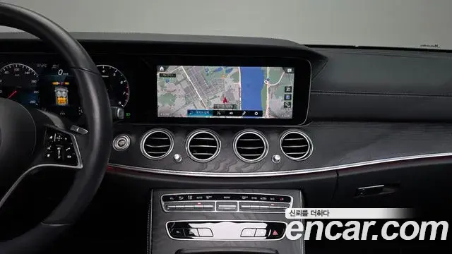 Mercedes-Benz E-Class 2023 — Фото 14/20