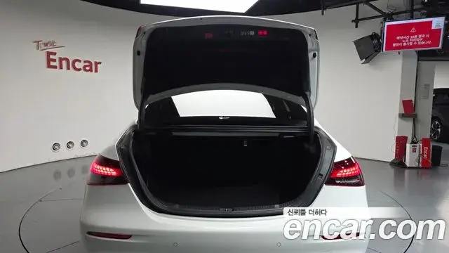 Mercedes-Benz E-Class 2023 — Фото 20/20