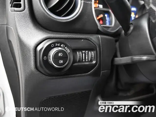 Jeep Wrangler 2020 — Фото 18/20
