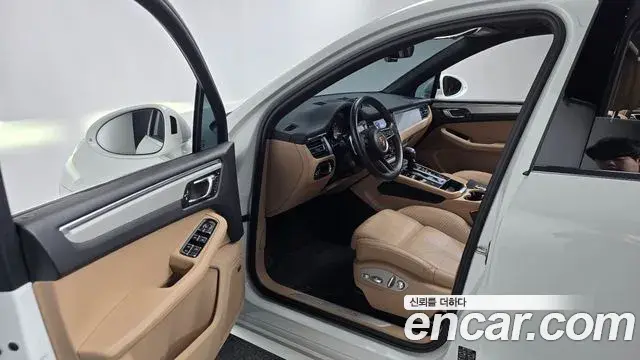 Porsche Macan 2023 — Фото 10/20