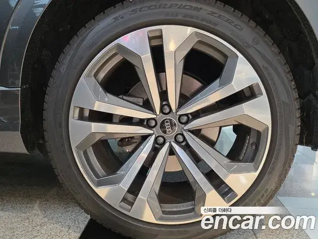 Audi Q7 2023 — Фото 4/20