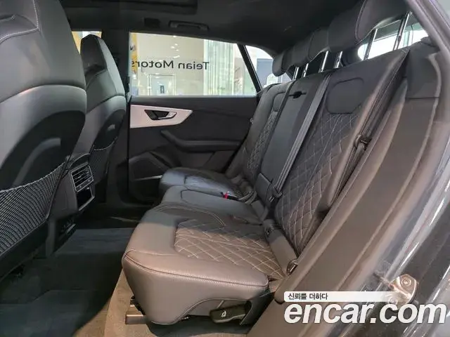 Audi Q7 2023 — Фото 17/20