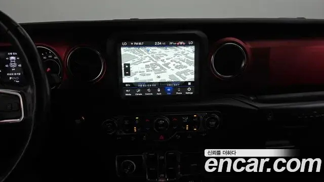 Jeep Wrangler 2021 — Фото 12/20