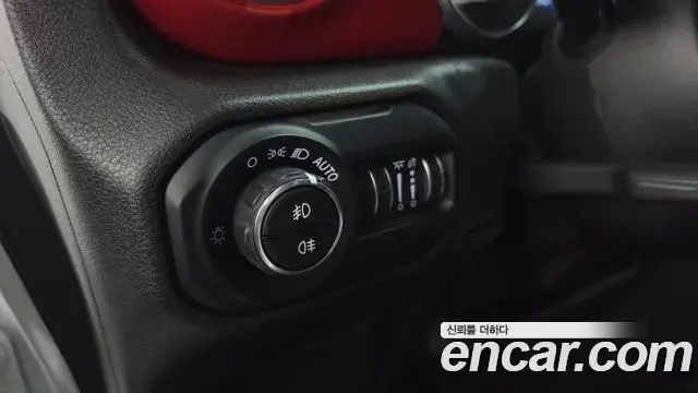 Jeep Wrangler 2021 — Фото 17/20