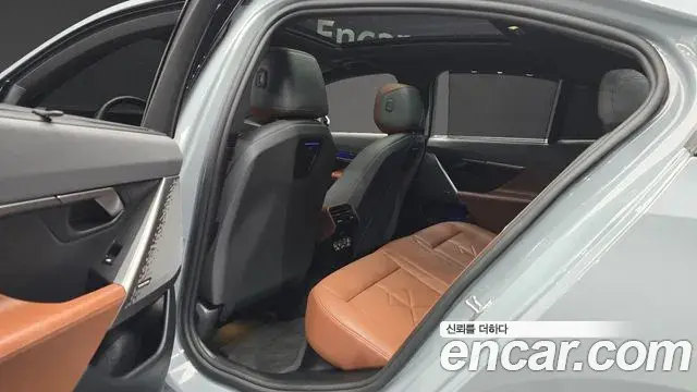 BMW 5 Series 2024 — Photo 11/20