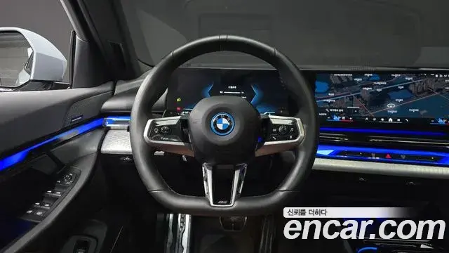 BMW 5 Series 2024 — Photo 12/20