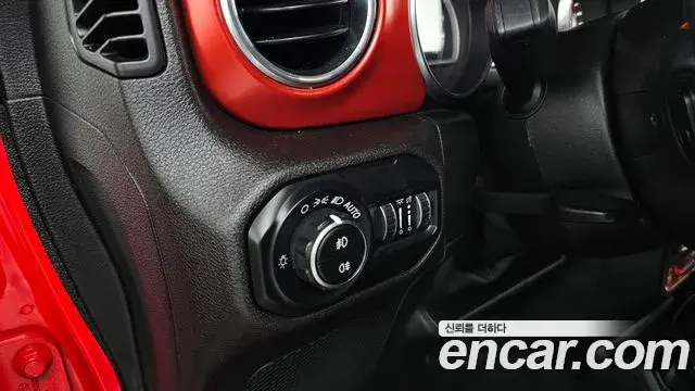 Jeep Wrangler 2020 — Фото 18/20