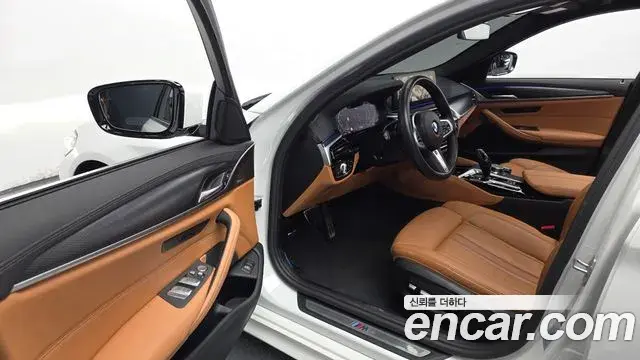 BMW 5 Series 2023 — Фото 10/20