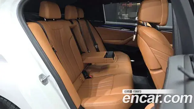 BMW 5 Series 2023 — Фото 12/20