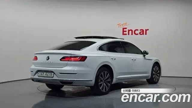 Volkswagen Arteon 2019 — ფოტო 29/31