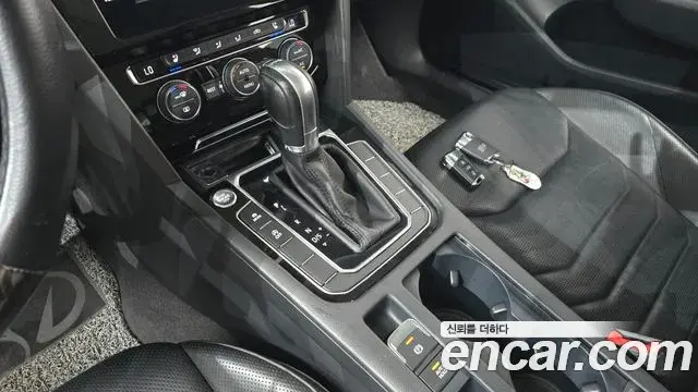 Volkswagen Arteon 2019 — ფოტო 17/31